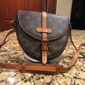 AUTHENTIC LV CHANTILLY PM CROSS BODY BAG